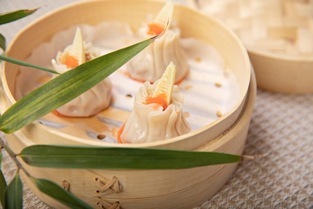 Shrimp har gow in a bamboo basket